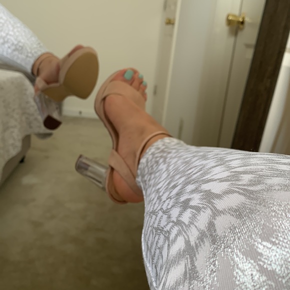 Lucite platform heels - Picture 9 of 16